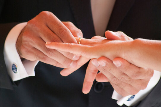 指輪交換 の画像 1 7 件の Stock 写真 ベクターおよびビデオ Adobe Stock