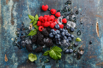 Fresh berries Mix with ice