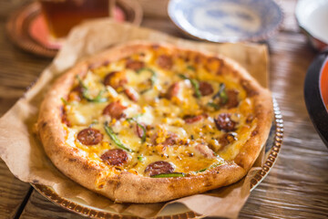 pizza with ham and cheese