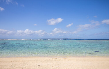 Fototapeta premium beach with sky and clouds