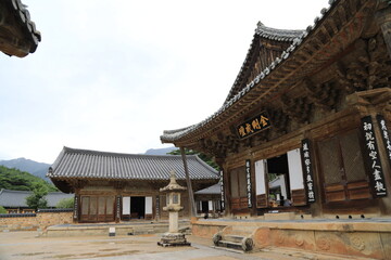 Naklejka premium Tongdo-sa, Buddhist temple korea 