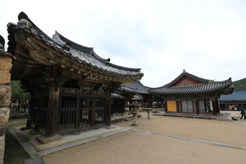 Fototapeta premium Tongdo-sa, Buddhist temple korea 