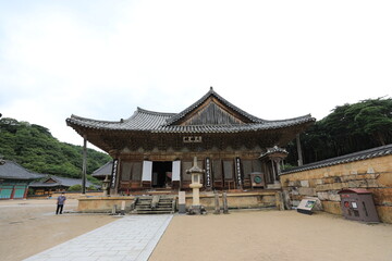 Fototapeta na wymiar Tongdo-sa, Buddhist temple korea 