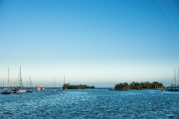 Obraz premium Seascape of island a sailboats at the coast of Miami, State of Florida, USA.