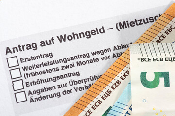Antrag auf Wohngeld und Euro Geldscheine - obrazy, fototapety, plakaty