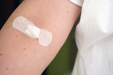 woman with a plastered hand on the background of a hospital ward, addiction treatment