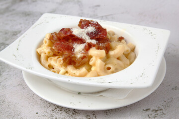 Freshly cooked cheese bacon macaroni pasta