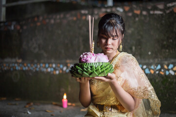 Loi Krathong Festival, Thai women wearing Thai costumes