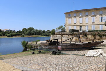 Ancienne gabarre, ancien bateau en bois, ville Bergerac, département de la Dordogne, France