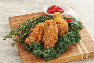 Crispy chicken wings with tomato ketchup