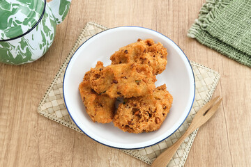 Mentho or lentho, a typical snack from Indonesia. Made from cassava, tolo beans and coconut.
