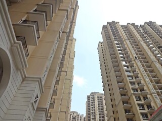 Fototapeta na wymiar high-rise under construction residential building