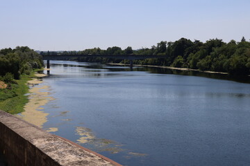 La rivi&egrave;re Dordogne dans Bergerac, ville Bergerac, d&eacute;partement de la Dordogne, France