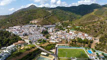 bonito pueblo blanco de Benahavís en la costa del sol, Andalucía