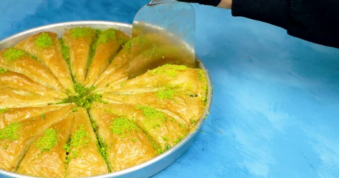 Cut the carrot slice baklava into slices on a freshly prepared tray