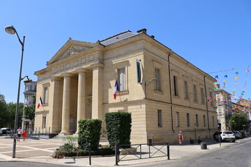 Fototapeta premium Le palais de justice, vue de l'extérieur, ville Bergerac, département de la Dordogne, France