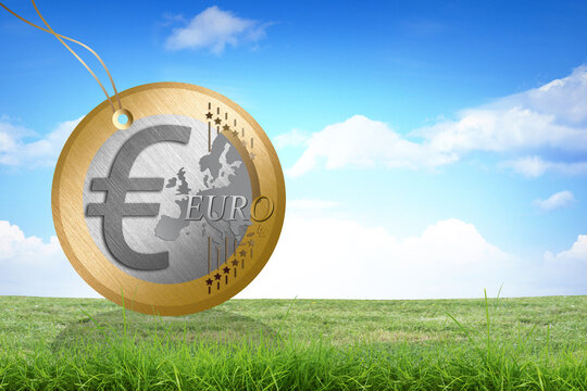 Économie circulaire, concept monnaie euro, sous le ciel bleu