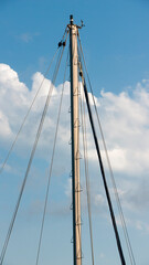 Mástil de barco velero grande