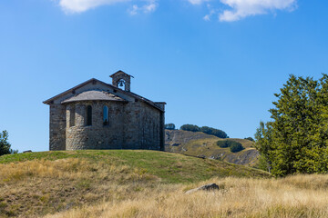 Fototapeta na wymiar Hills around the Church of the Madonna dell'Orsaro, Parma, Italy