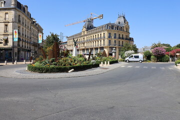 Naklejka premium La place Maréchal de Lattre de Tassigny, ville Bergerac, département de la Dordogne, France
