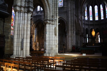 L'église Notre Dame de Bergerac, de style neo gothique, intérieur de l'église, ville Bergerac,...