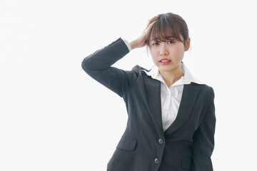 頭痛・生理痛に苦しむビジネスパーソン