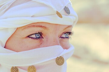 Beautiful girl with white veil - 527269825