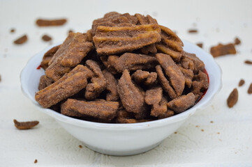 Now banana chips appear in various flavors, not only savory and sweet, but combined with other selected spices according to taste. Want chocolate, balado, cheese, grilled corn and many others.