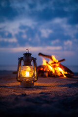 焚火とオイルランタン