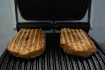 Making sandwiches on an electric grill on the balcony of your own apartment