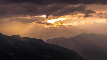 Coucher de soleil à la montagne