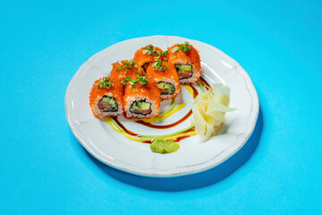 Tobiko roll with salmon