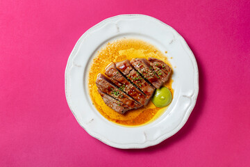 Tuna steak with wine sauce
