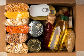 Survival set of nonperishable foods in carton box - obrazy, fototapety, plakaty