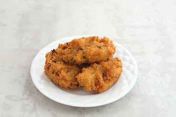 Mentho or lentho, a typical snack from Indonesia. Made from cassava, tolo beans and coconut.
