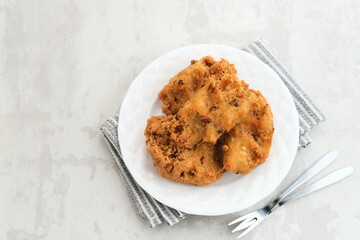 Mentho or lentho, a typical snack from Indonesia. Made from cassava, tolo beans and coconut.
