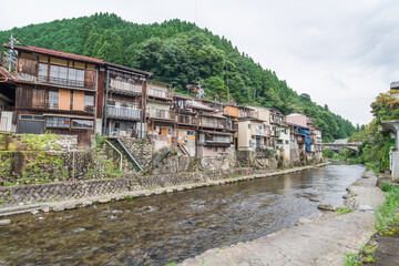 Fototapeta premium 郡上八幡の小駄良川沿いの街並み
