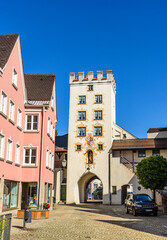 Pittoreske Altstadt von Mindelheim im Unterallgäu  - das Einlaßtor in der Kornstraße