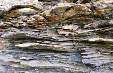 macro di rocce stratificate in montagna