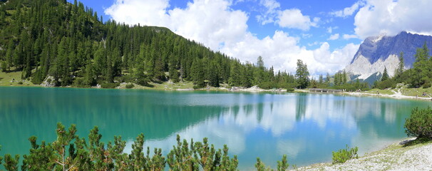 Panoramaaufnahme vom Seebensee vor Zugspitzmassiv