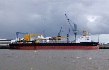 Schiff im Hamburger Hafen