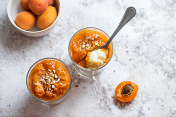 verrines de panna cotta fait maison vanille amande et abricots rotis