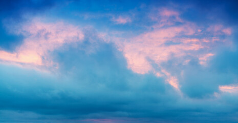 Fototapeta premium Amazing red sunset sky with clouds over ocean