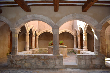 Fototapeta na wymiar Monasterio de las Santas Cruces en Aiguamurcia Tarragona España 