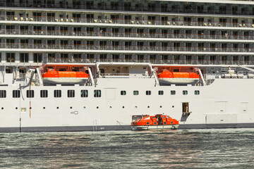 Descent of lifeboats to water from an ocean liner