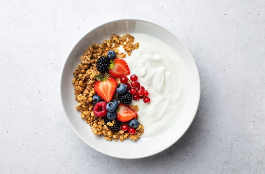 Muesli or crunch with yogurt and fresh berries