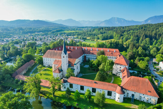 Stift Viktring bei Klagenfurt am W&ouml;rthersee aus der Luft