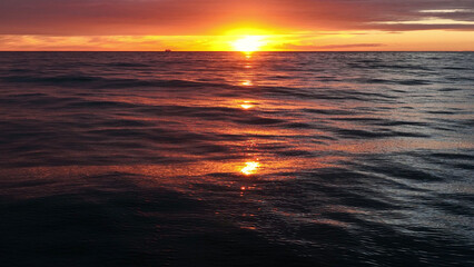 Fototapeta na wymiar Beautiful ocean waves with sunset horizon.