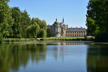 Fototapeta na wymiar Lac et château de Chantilly. France