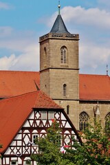 Münnerstadt, Kirchturm und Fachwerkhaus